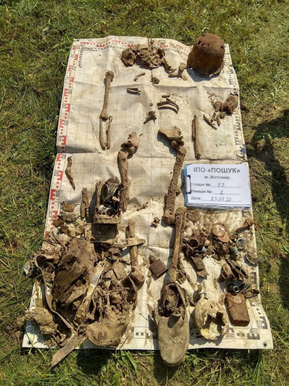Поисковики раскопали остатки немецкого солдата