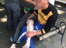В Івано-Франківську чоловік серед вулиці побив знайому. Потерпілу забрали до лікарні, її кривдника - до поліції