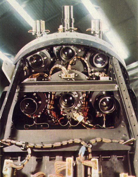 Вперше люди побачили так чітко поверхню Місяця на фото. Це було потрібно щоб оцінити місячну поверхню для посадки космічного корабля