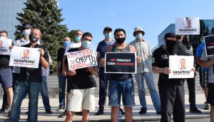 Працівники ПАТ "Одеський припортовий завод" мітингують проти ймовірного повернення на підприємство попереднього керівника Сергія Назаренка