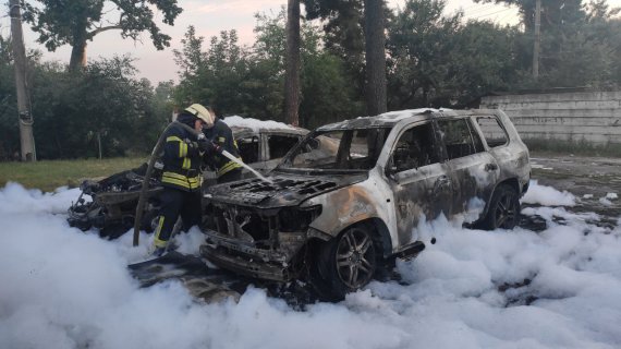 В Киеве сгорели 2 автомобиля элитных марок