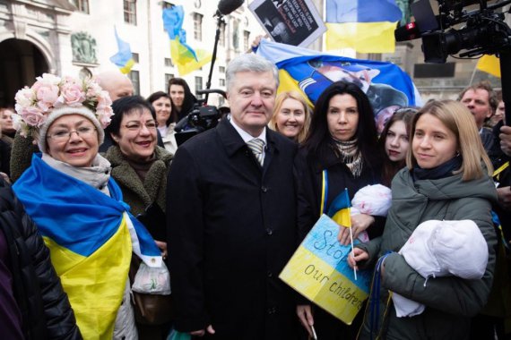 Порошенко в Мюнхені зустрівся з учасниками потужноі акції на підтримку України