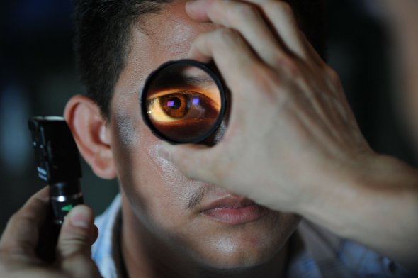 Найчастіше сліпота настає через катаракту або глаукому