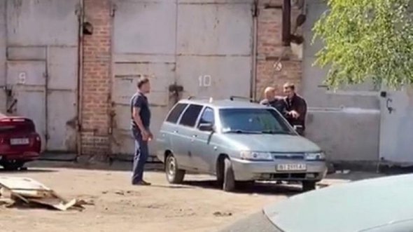 В Полтаві 32-річний Роман Скрипник взяв у заручники начальника Полтавського обласного управління карного розшуку Віталія Шияна