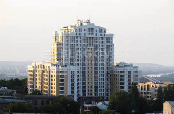 Чотирикімнатна квартира на Грушевського за 4,11 млн за дол.