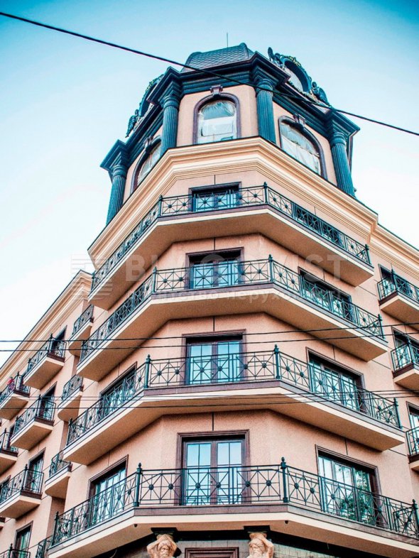 Трикімнатна квартира у Печерському районі коштує 5,95 млн дол.