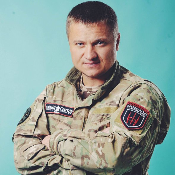 Долгое время занимался бизнесом в Крыму. Когда началась революция Достоинства, переехал в Киев.