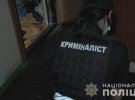 У  Києві в квартирі жінка знайшла закривавлене тіло 44-річного сина - мав численні ножові поранення грудної клітини та спини. Підозрюваного у вбивстві затримали