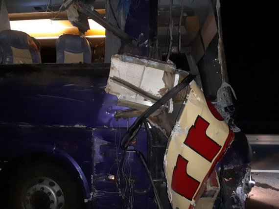 На трассе Киев - Одесса в Благовещенском районе Кировоградской области столкнулись 2 пассажирских автобуса. Два человека погибли, 12 травмированы