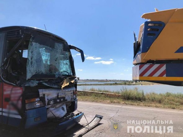 Скалічилися 4  пасажирів та водій автобуса. Травми незначні, тому після огляду лікарів їх не госпіталізовуали