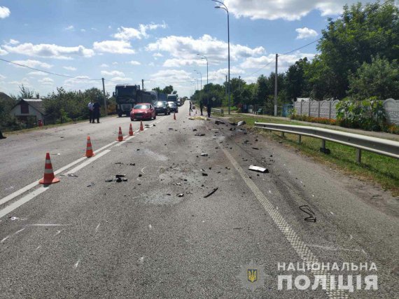На автодорозі  Київ-Чоп        зіткнулися KIA Magentis і ЗІЛ-133. Обидва водії  загинули