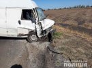 Поблизу Скадовська у лоб зіткнулися мікроавтобус DAF і легковик Volkswagen Golf. Загинули пасажири останнього - 49-річний чоловік і його сини 11 та 14 років