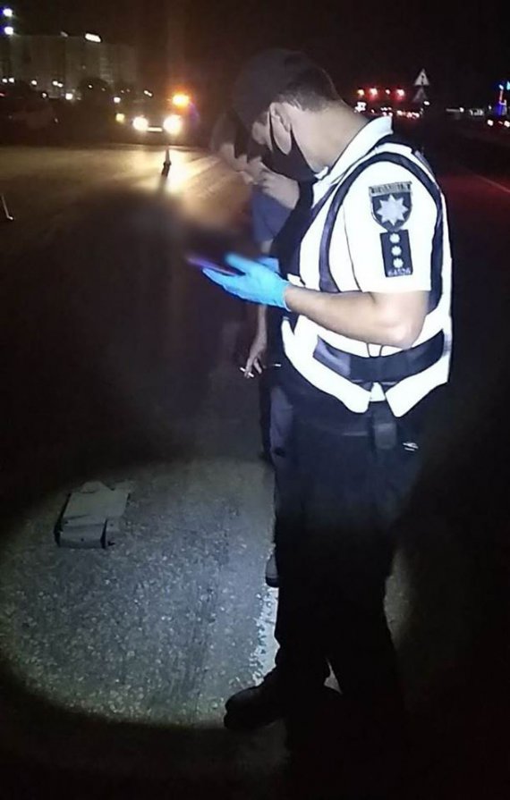 На автошляху Одеса – Білгород-Дністровський неподалік від промтоварного ринку знайшли тіло молодої жінки