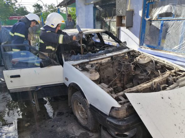 На Миколаївщині 3-річна дівчинка спалила авто Mazda 626  і мало не згоріла сама