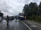 На автодороге Киев-Чоп в лоб столкнулись Renault Scenic и рейсовый автобус «Эталон». Один человек погиб. Еще 3 травмированы