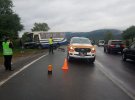 На автодорозі Київ-Чоп у лоб зіткнулися Renault Scenic і рейсовий автобус «Еталон». Одна людина загинула. Ще 3 скалічилися