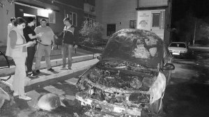 Автомобіль ”КІА Керато” водія програми ”Схеми” Бориса Мазура підпалили о пів на першу ночі 17 серпня біля його дому. Поліція шукає зловмисників
