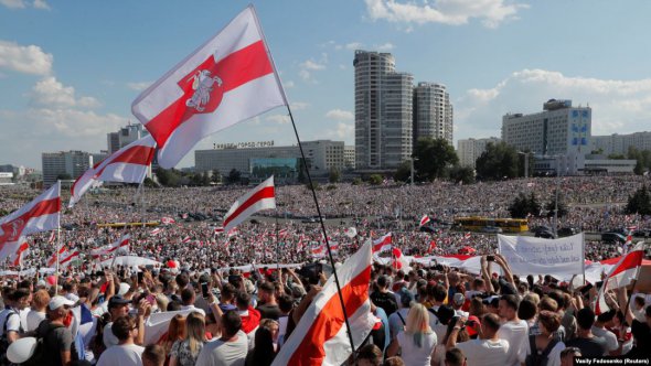 Белорусы вышли на улицы Минска 16 августа. Протестуют против результатов президентских выборов, на которых Александр Лукашенко получил 80 процентов голосов. Участники акций называют их сфальсифицированными.