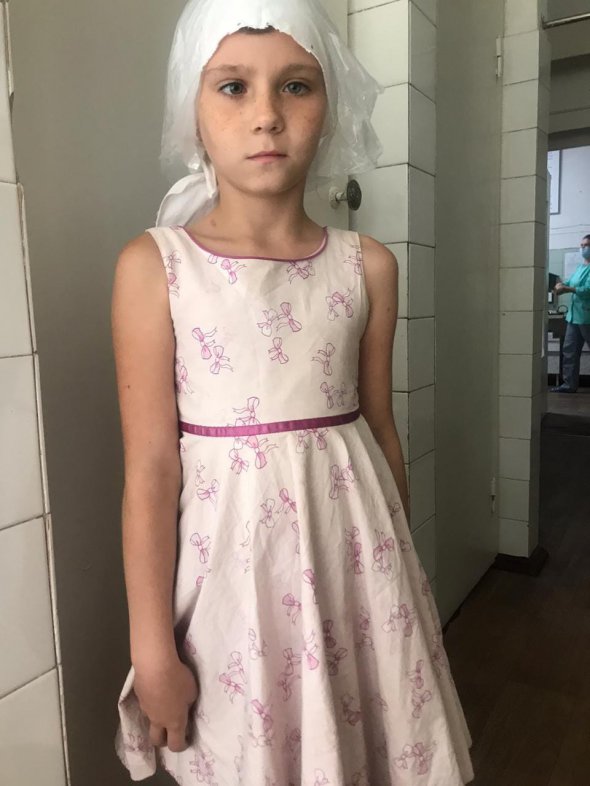 У місті Кам'янське Дніпропетровської області вже тиждень  шукають батьків дівчинки, яку на вулиці знайшли перехожі. Дитина називає себе Вероніка Монохіна