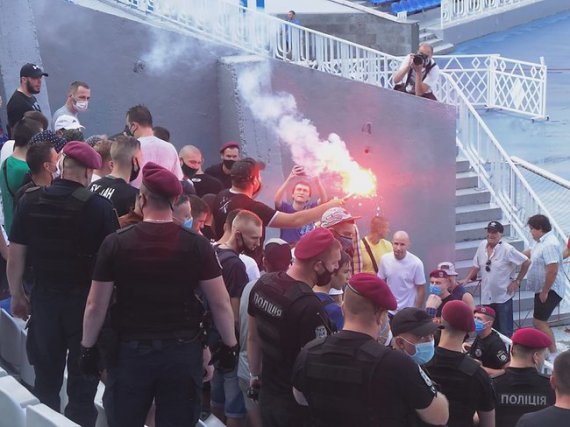Фанати протестували проти Суркісів