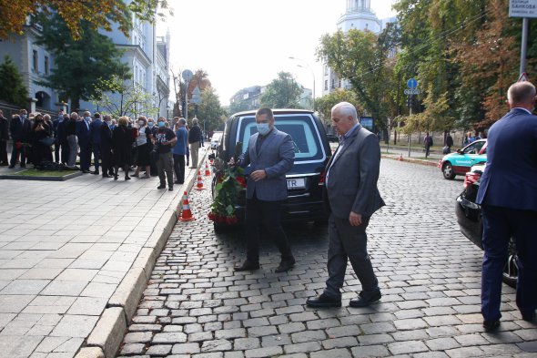 Попрощатися з видатним вченим приїхав Леонід Кравчук.