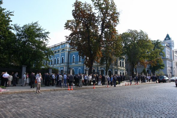 Рідні, друзі, колеги, політики та багато інших вшанували пам'ять Борису Патону.