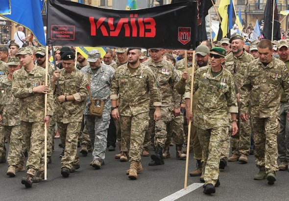 Колонна военнослужащих из Киева