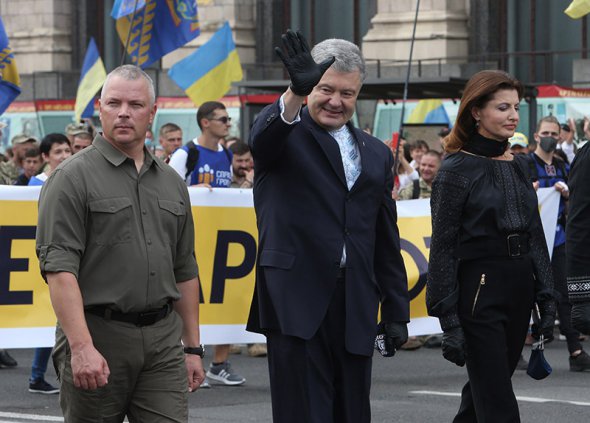 Петр Порошенко с женой Мариной и генерал-лейтенантом ВСУ Михаилом Забродский