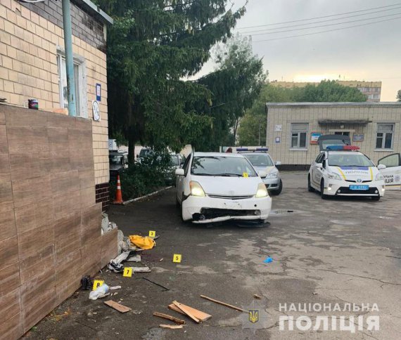 У Києві на території військового коледжу  п'яний  водій  скалічив трьох курсанток. Двом ампутували по нозі