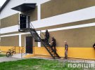 На території 169-го Навчального центру "Десна" в одному з гуртожитків вибухнула граната. Загинув військовий, ще троє людей постраждали. Серед них - цивільна дівчина