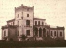 В селе Софиевка на Подолье в начале ХХ века построили дворец в готическом стиле и разводили верблюдов