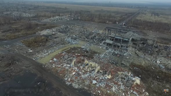 Руїни аеропорту “Луганськ” (зйомка з дрона, грудень 2015) 