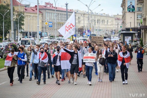 Колону студентів затримав ОМОН під час акцій протесту