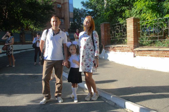 Семья Шаблий привела дочь Машу в 1 класс