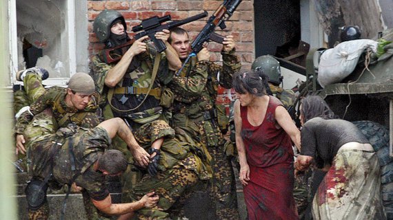 Теракт в Беслане 1-3 сентября 2004 года оборвал 334 жизни. Из них 186 - детские / АР