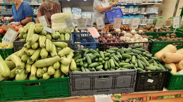В Украине заканчивается сезон огурцов. По сравнению с августом салатные овощи подорожали.