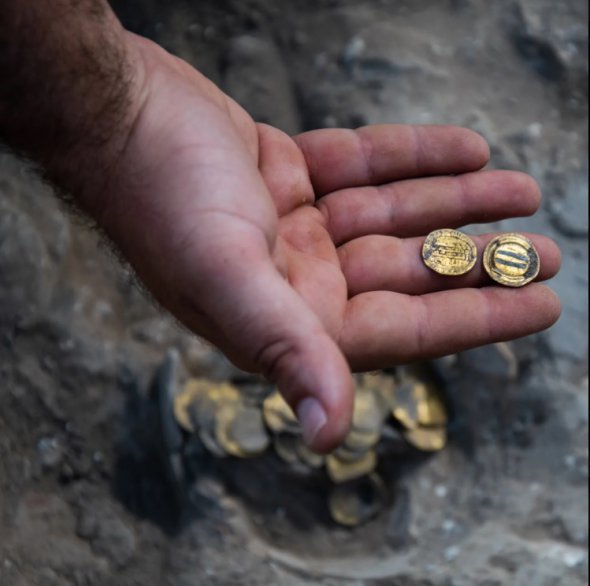 Під час розкопок в Ізраїлі знайшли скарб з золотими монетами 9 ст.