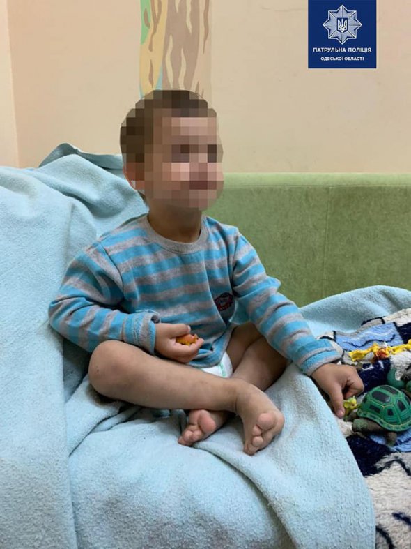 В Одесі мати залишила 3-річного  сина вдома без їжі і зникла