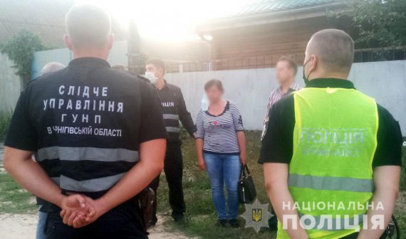 На Чернігівщині 47-річна жінка застрелила з обрізу мисливської рушниці свого 49-річного чоловіка. Тіло забетонувала у гаражі на власному подвір’ї. А потім заявила, що чоловік зник