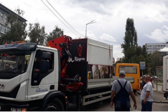 Серед демонтованих об'єктів - пересувні крамниці з їжею