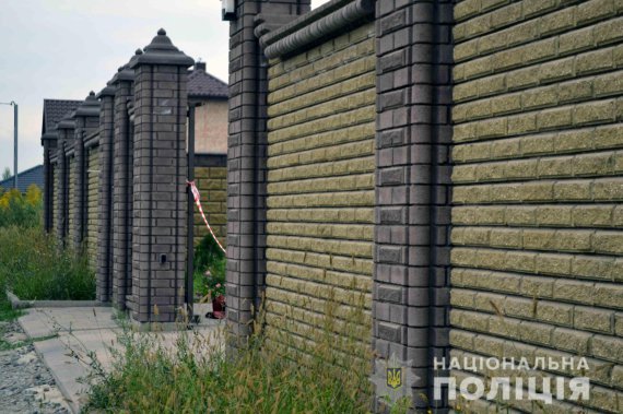 На Рівненщині поліцейські затримали жінку, яка вбила чоловіка та поранила малолітню доньку