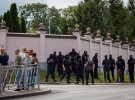 29 днів у Білорусі тривають протести проти чинної влади з Олександром Лукашенком на чолі. Серед основних причин невдоволення мітингувальників - результати минулих 9 серпня виборів, на яких Лукашенко отримав понад 80% підтримки виборців. Це, на думку суспільства,   є фальсифікацією