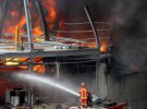 Через місяць після потужного вибуху в порту Бейрута спалахнула сильна пожежа.
