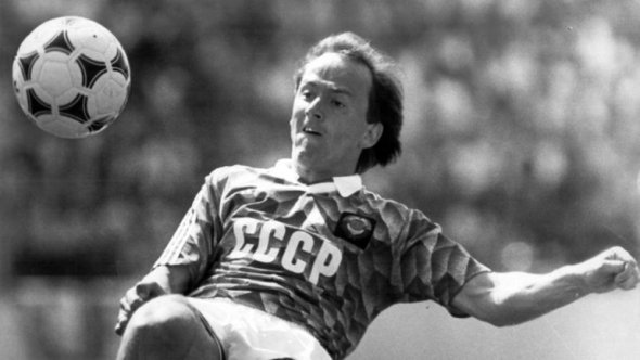 В матче за сборную на Евро-88. Фото Игорь Уткин