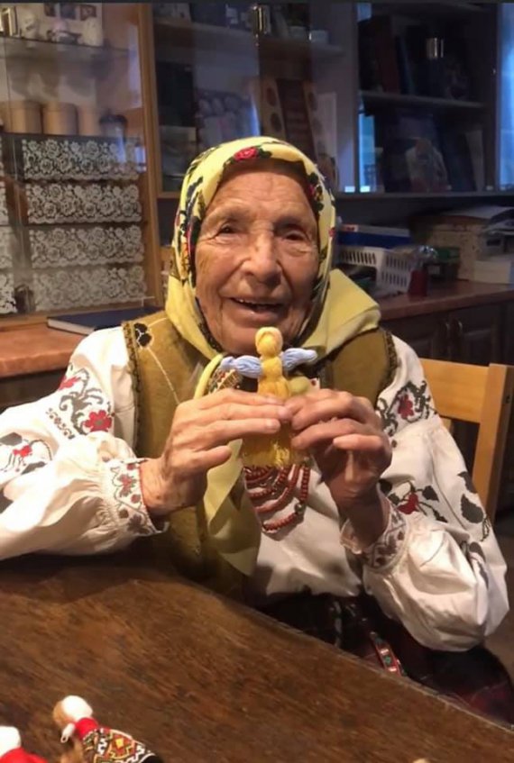 Варвара Мацелла 40 років виготовляє ляльки-мотанки