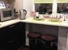 Интерьер кухни 2020: как в тесной комнате удобно переделать подоконник