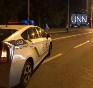 У Києві на вулиці Кирилівській сталась ДТП за участі тролейбуса і Mercedes. Фото: unn.com.ua