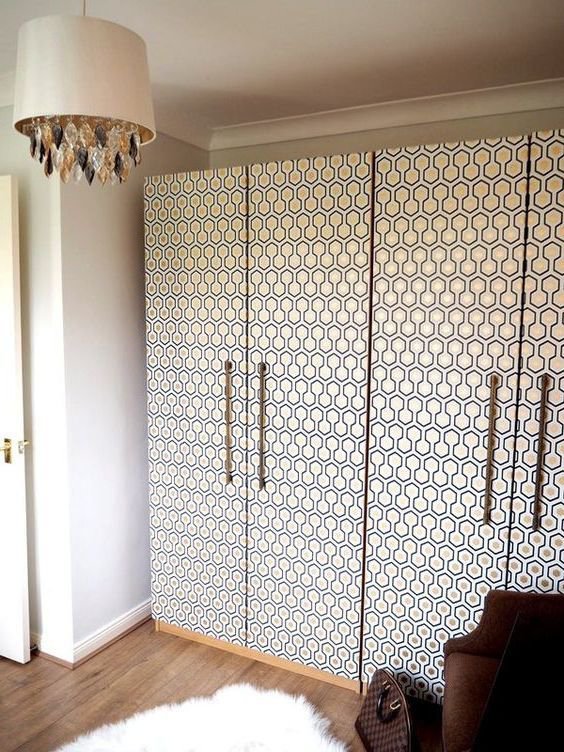 Для реставрації можна застосовувати фотодрук, фотошпалери і декоративну штукатурку, декупаж.