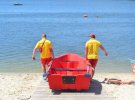 Спасатели в купальной одежде стали символом столичных пляжей