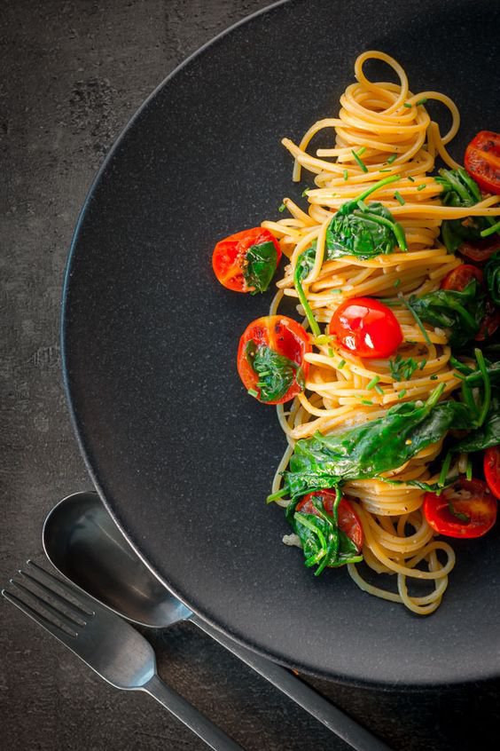 Подача спагетти: показали впечатляющие способы